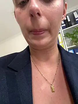 Hii_Lolla élő XXX-chatje