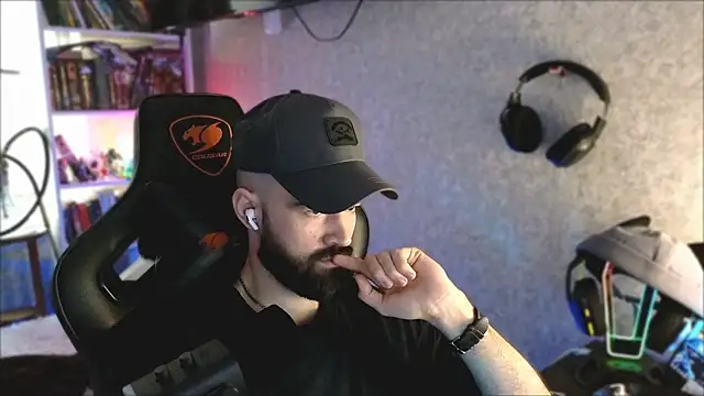 _Mostly_: вебкам-шоу