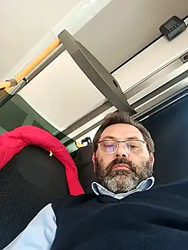 Necroforo Adlı Modelin Canlı XXX Sohbeti