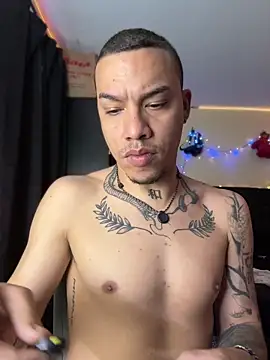 AlphaMasterXxx: вебкам-шоу