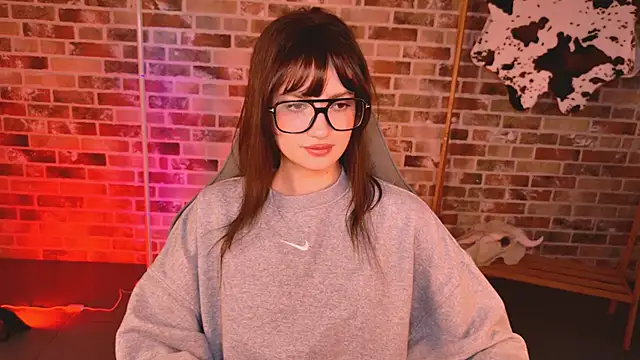 KiraVair Adlı Modelin Canlı XXX Sohbeti