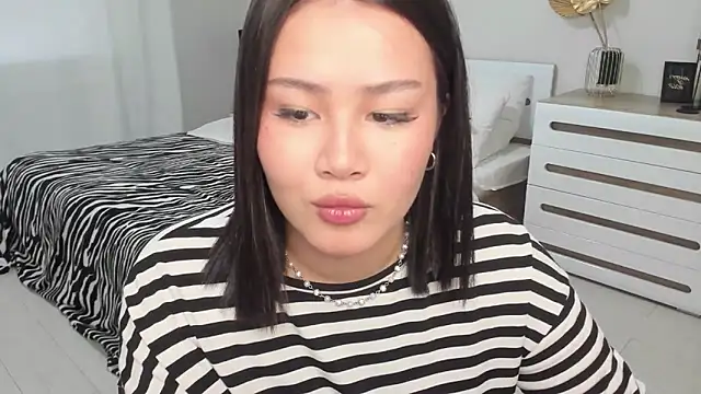 Brunette_Charm live XXX chat