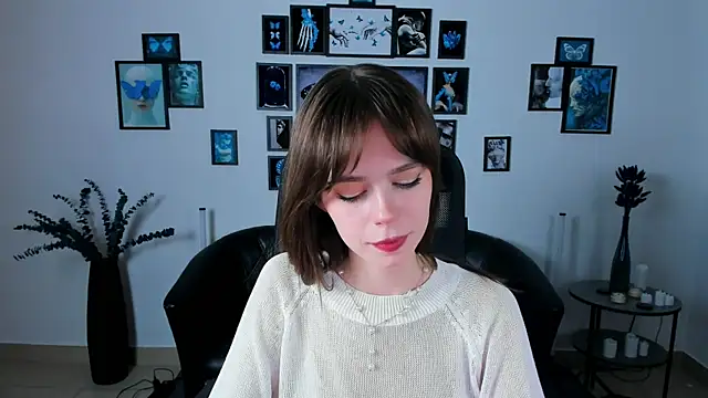 RoseWest live XXX chat