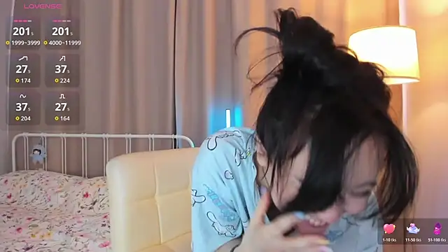 AmiliYan Adlı Modelin Canlı XXX Sohbeti