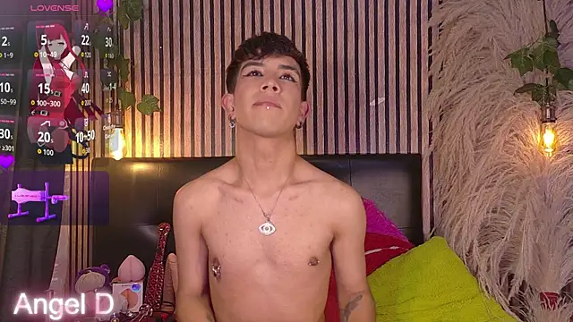 Angeldust19 Show in webcam