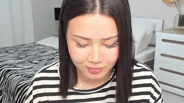 Brunette_Charm 现场XXX聊天