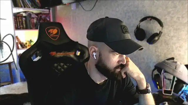 Show modela _Mostly_ na web-kameri