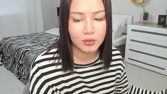 Brunette_Charm Chat XXX in diretta