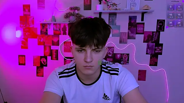 travis_wolf_ Chat XXX in diretta