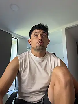 TroyeSavage 라이브 XXX 채팅