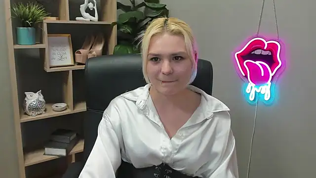 SweetLilyxo's Live XXX Chat