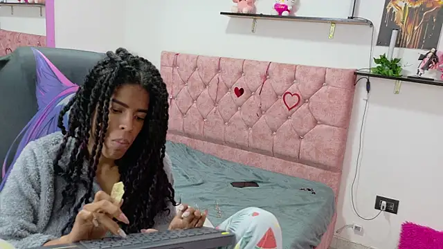 thianahorny's Live XXX Chat