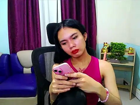 Show modela devine_goddess na web-kameri