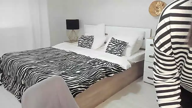 Brunette_Charm Adlı Modelin Canlı XXX Sohbeti