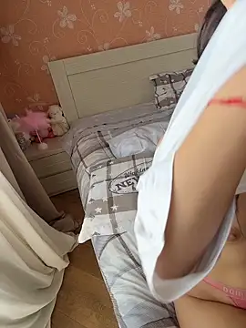 SilkyMira's Live XXX Chat