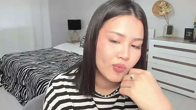 Brunette_Charm's Live XXX Chat