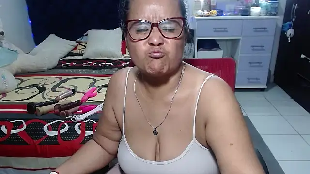 pervert_mommy_'s Live XXX Chat