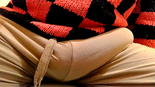 gae89tano: διαδικτυακό σόου στην κάμερα