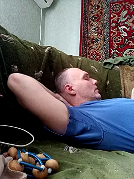 Pineapple04: διαδικτυακό σόου στην κάμερα