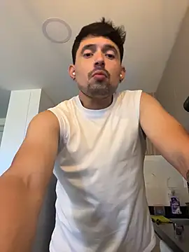 TroyeSavage Live XXX-chat