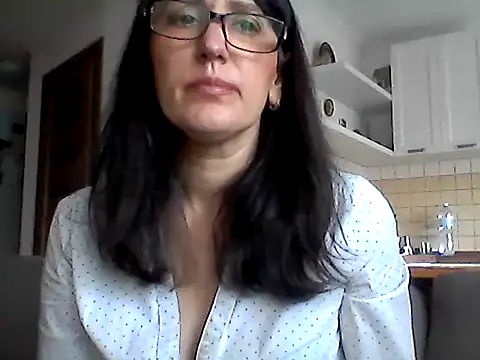 Elena48324 现场XXX聊天