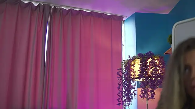 CrisstyBlair's Live XXX Chat