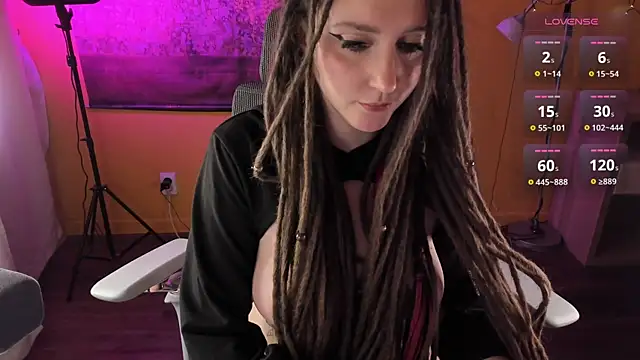 Chatroom XXX en direct de CutieMaevee