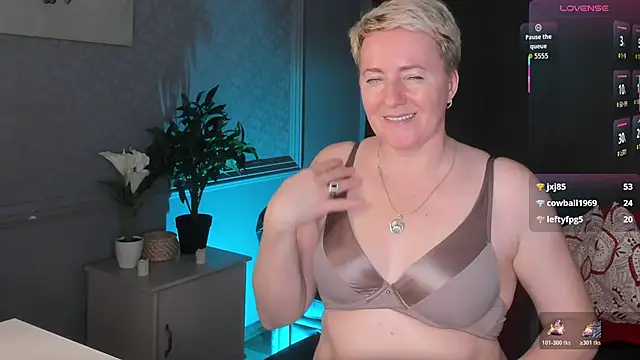 Nika_Smit 现场XXX聊天