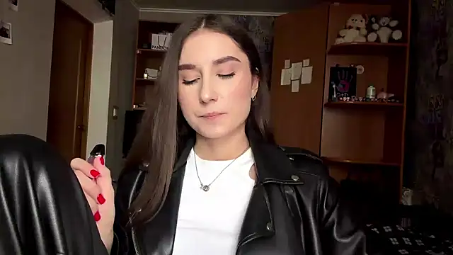 poly_princess Adlı Modelin Canlı XXX Sohbeti