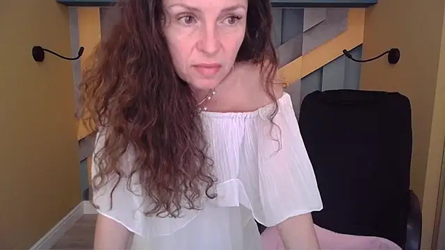 Pokazy przed kamerką – EllaLong