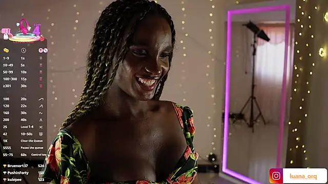 دردشة LuanaRisque الجنسية المباشرة