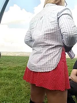 Saysomething3 Show in webcam