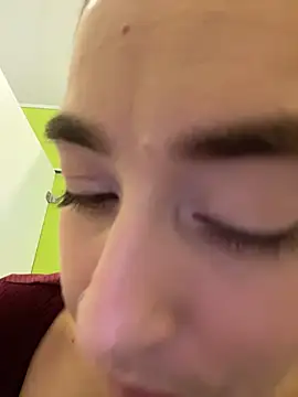 Holly_Play élő XXX-chatje