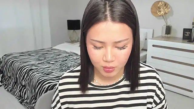 Brunette_Charm's Live XXX Chat