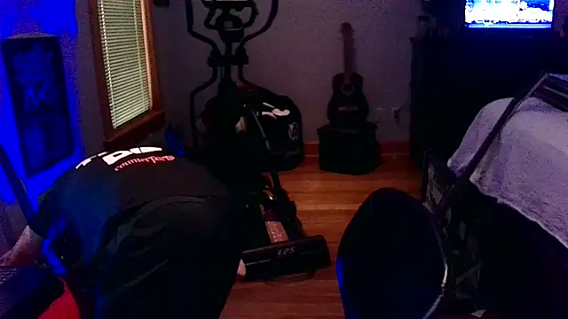 LEVIATHANX666: διαδικτυακό σόου στην κάμερα