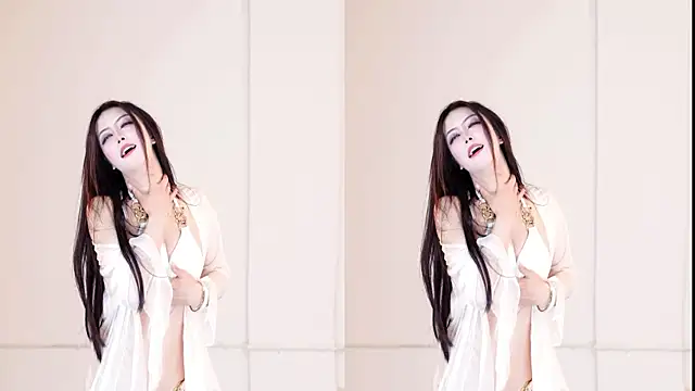 Show modela QIANXI_004 na web-kameri