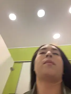 Holly_Play Adlı Modelin Canlı XXX Sohbeti