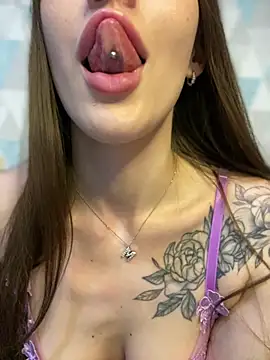 Онлайн чат XXX MelaniePavola-