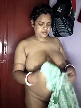 Deborbhavi222 Adlı Modelin Canlı XXX Sohbeti