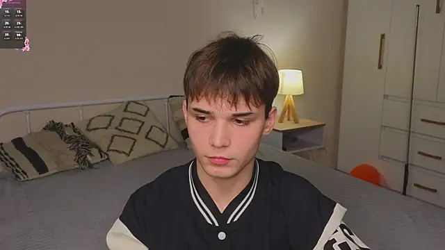 nixyasebe: διαδικτυακό σόου στην κάμερα