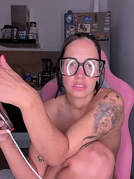 LaPetiteKim Chat XXX live