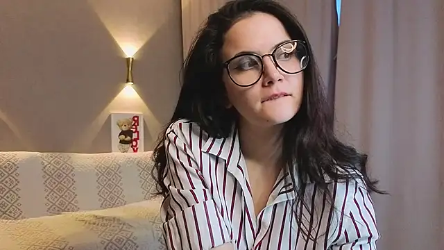 Show modela AldaDupriest na web-kameri