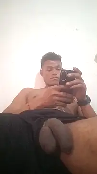 machucarico101: διαδικτυακό σόου στην κάμερα