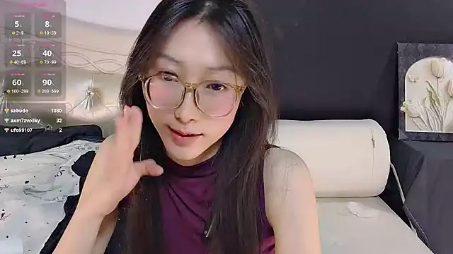 Queenbb88 Adlı Modelin Canlı XXX Sohbeti