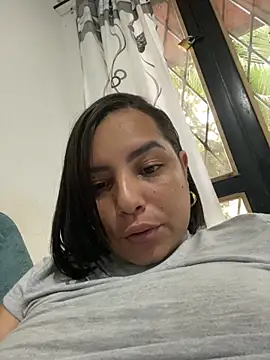 Kira33_'s Live XXX Chat