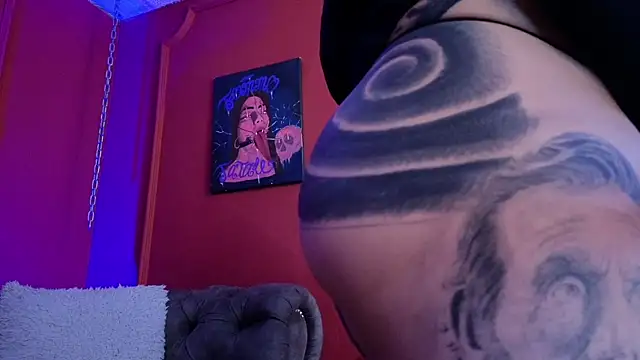 Julieta_Russell live XXX chat