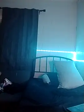 k1oudE's Live XXX Chat