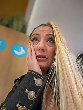 Živý XXX chat adya-aly