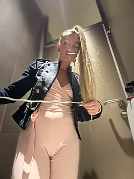 adya-aly – Live XXX-chat