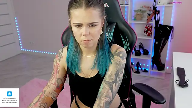 QueenAliceX: онлайн-секс-чат